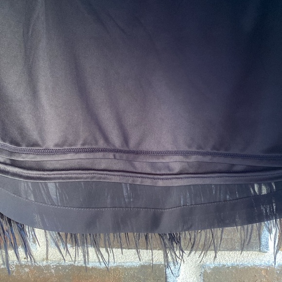 Express ostrich feather skirt with beaded waistband - Picture 4 of 10